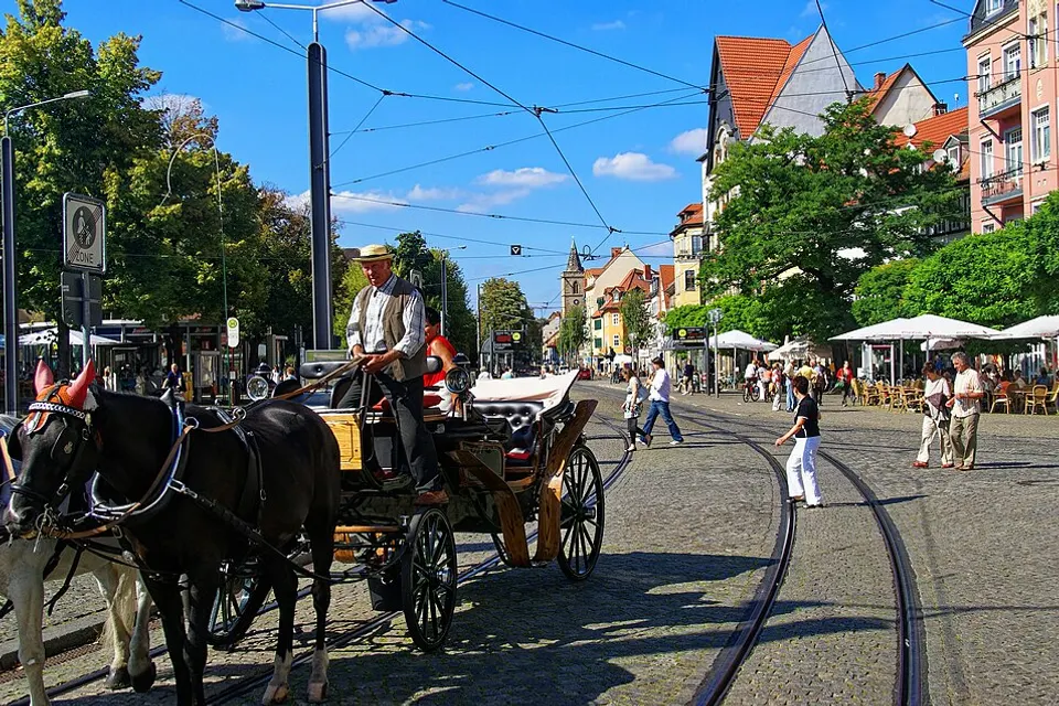 Domplatz mit Dom und Severikirche in Erfurt.